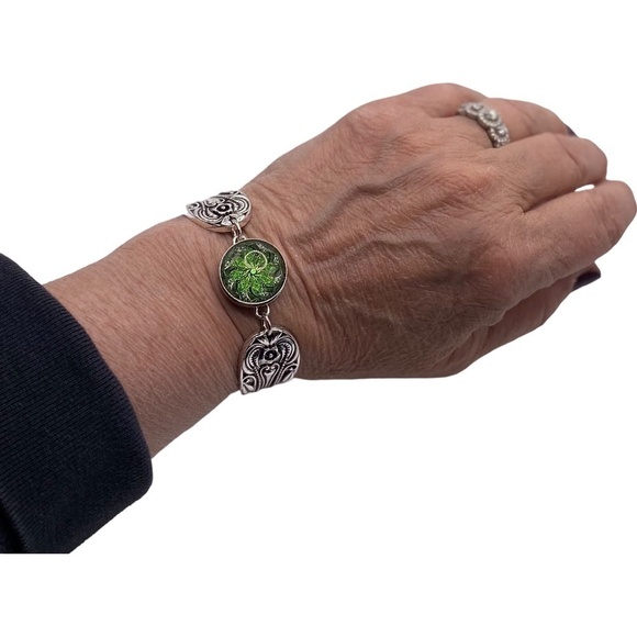 Eclectic Vintage Style Snap Jewelry Bangle Bracelet w/unique Green 18mm snap! - Picture 4 of 14